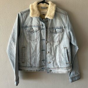 Women’s Universal Thread Sherpa-Lined Denim Jacket
